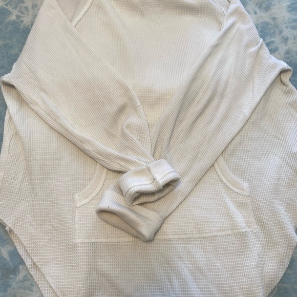 TNA thermal waffle sweater 🤍 - Picture 2 of 3